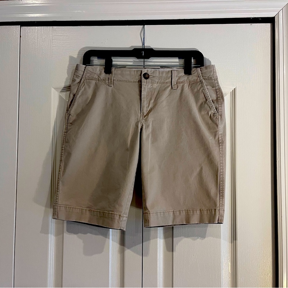 Old Navy Bermuda shorts Size 8 Tan/khaki